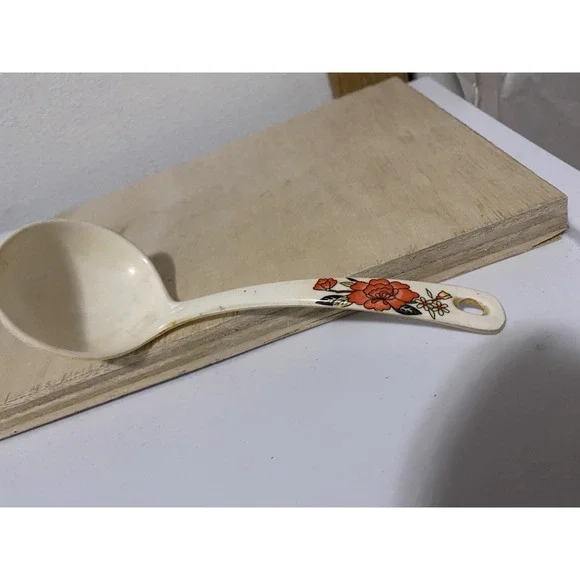 vintage Ekco melamine soup ladle featuring a floral pattern - Picture 6 of 6